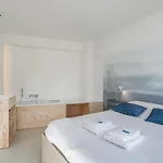 De Zwemmer - Practical, Optimized App With Garage Apartment *