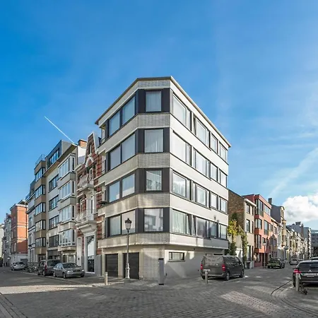 De Zwemmer - Practical, Optimized App With Garage