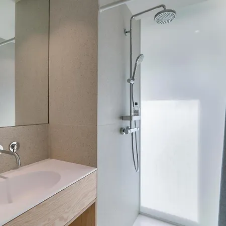 Apartment De Zwemmer - Practical, Optimized App With Garage *