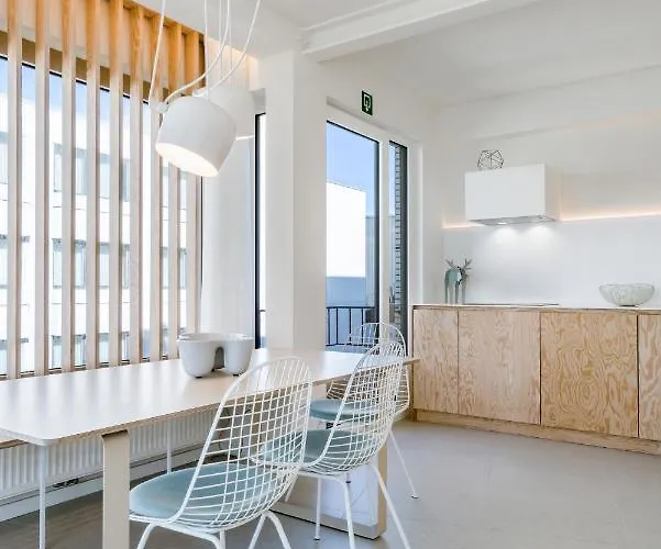 De Zwemmer - Practical, Optimized App With Garage