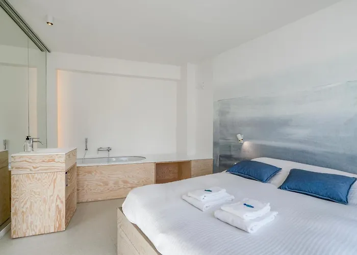 De Zwemmer - Practical, Optimized App With Garage Apartamento *