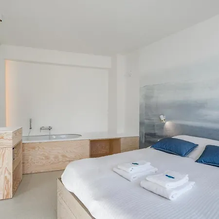 De Zwemmer - Practical, Optimized App With Garage Apartamento *